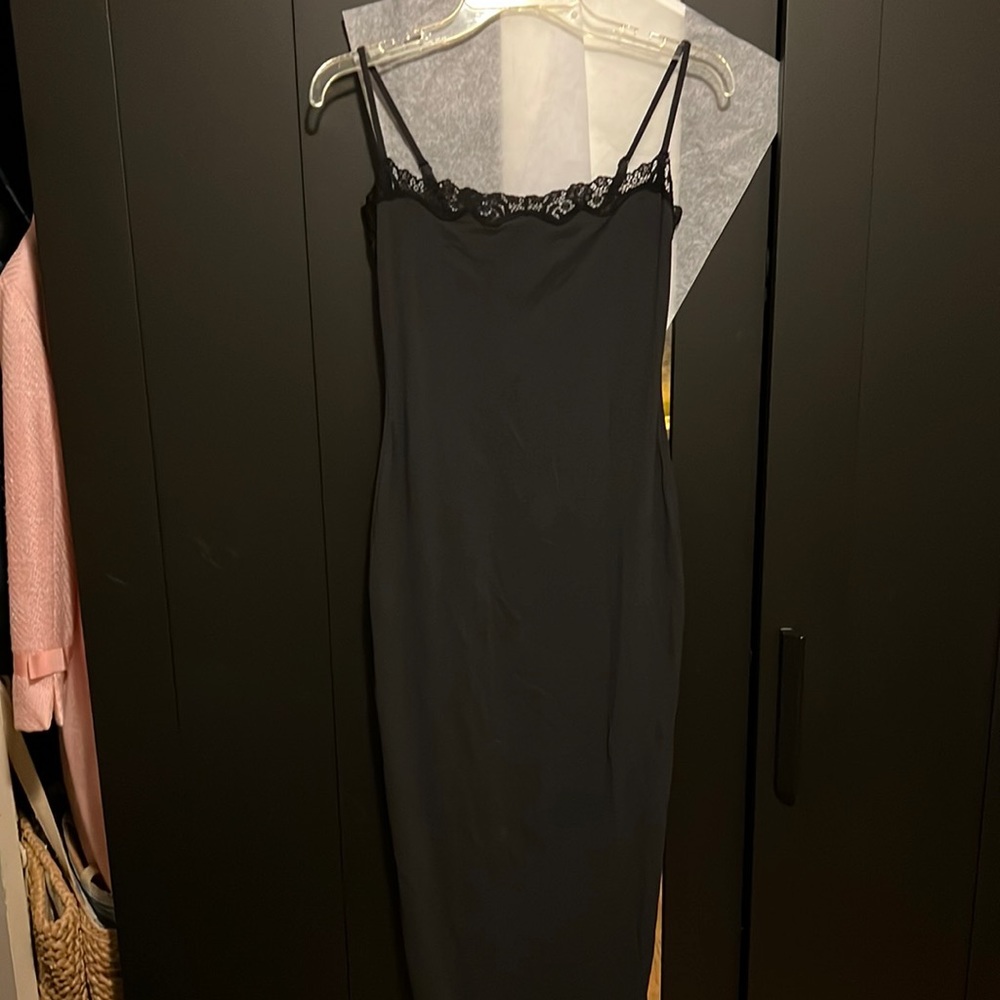 SKIMS FITS EVERYBODY LACE LONG SLIP DRESS ONYX BLACK M